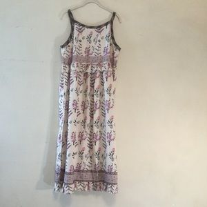 Feminine Flowey Sundress with ruffle detail med